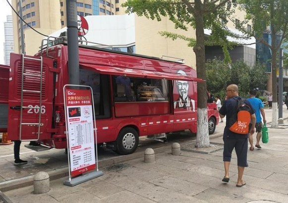 Mobile Dining Cars Enters Public Places